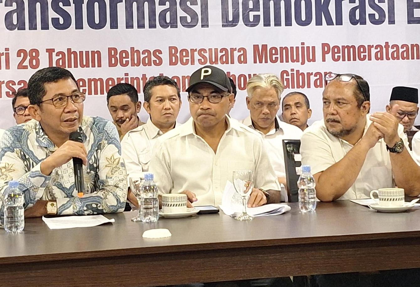 Haris Rusly Moti Saat Beri Pernyataan Pers soal Destabilisasi terhadap Prabowo Konferensi Pers 98 Resolution Network Bahas Kampanye Destabilisasi