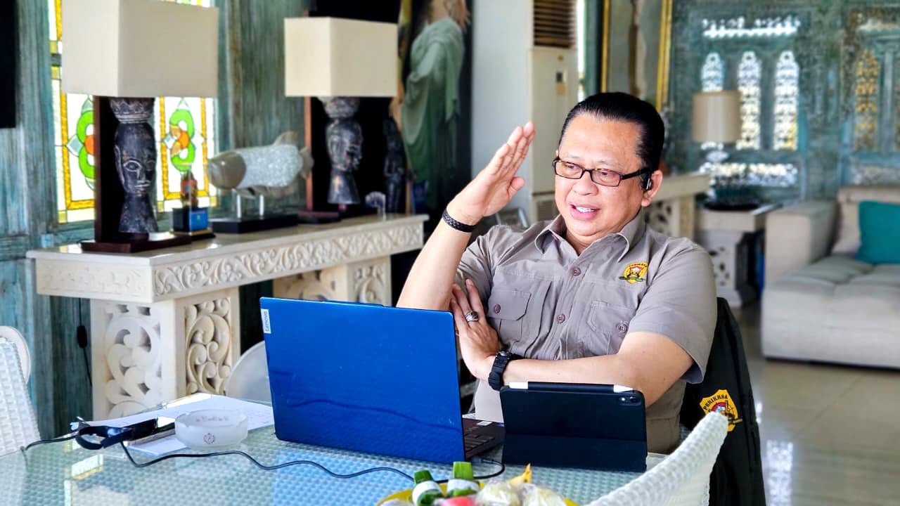 Bambang Soesatyo (Bamsoet) memberikan kuliah Program Doktor Ilmu Hukum secara daring dari Bali