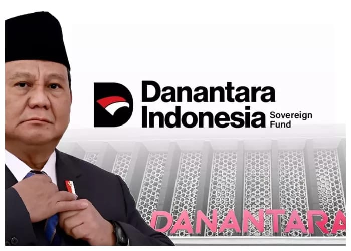 Presiden Prabowo Subianto dengan latar belakang logo Danantara Indonesia Sovereign Fund.