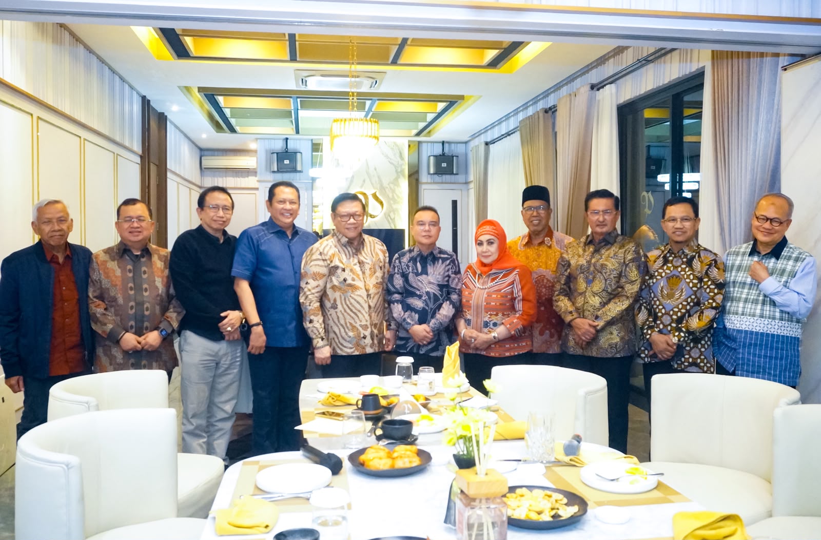 Suasana diskusi meja bundar para tokoh senior Forum Kebangsaan Pimpinan MPR dan DPR.